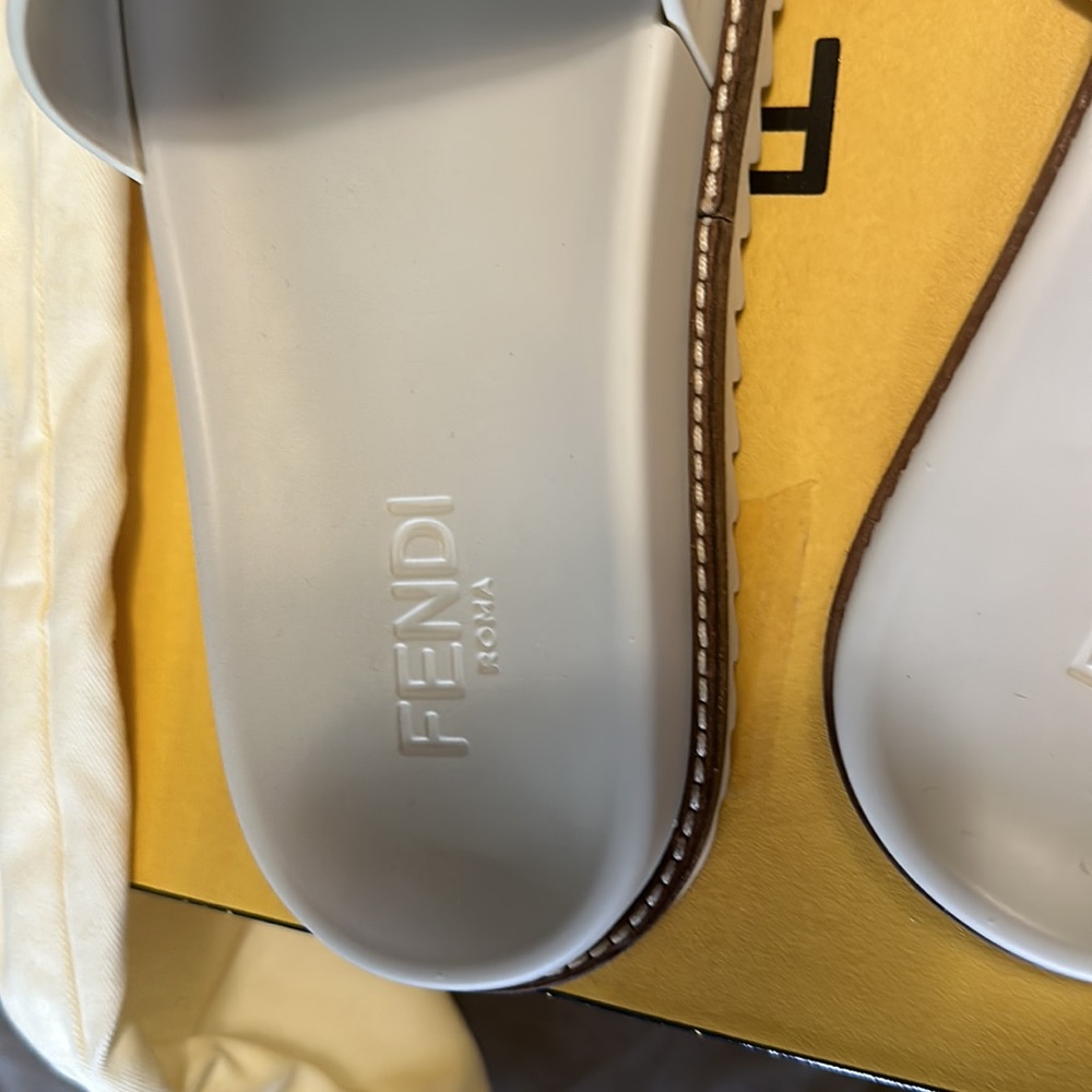 FENDI Flip flops - Picture 4 of 5
